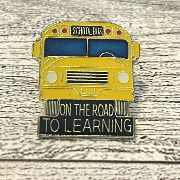 VTG On The Road To Learning School Bus Lapel Pin Hat Vest 1989-1999 Pin-Centives - Picture 1 of 4